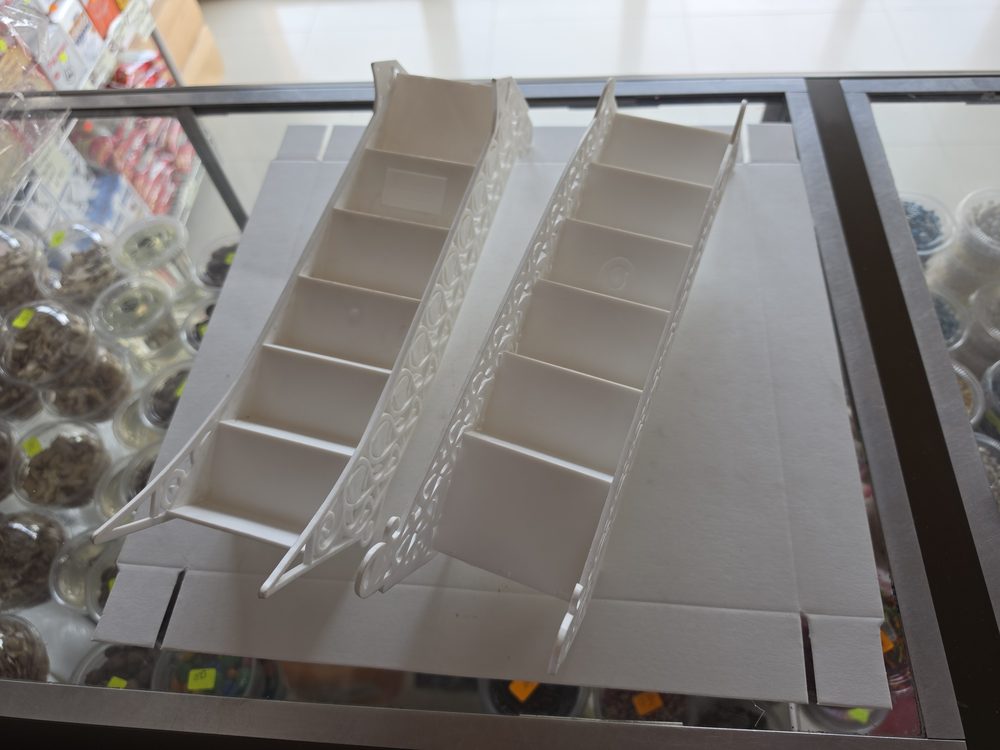 Escalera de plástico para pasteles