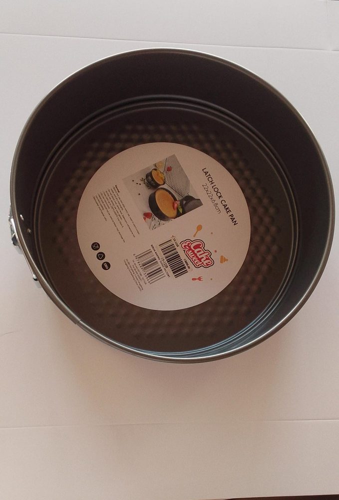 Molde desmontable redondo antiadherente de 22 cm con broche