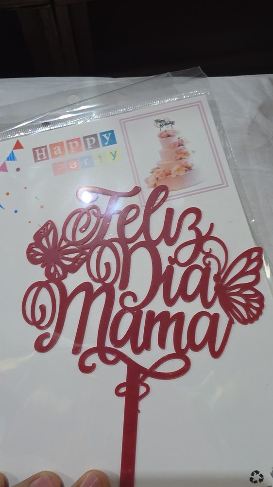 Topper para pastel de acrilico rojo tornasol con la frase Feliz Dia