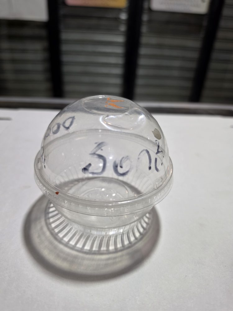 Vaso plástico transparente acanalado 5 oz con tapa domo