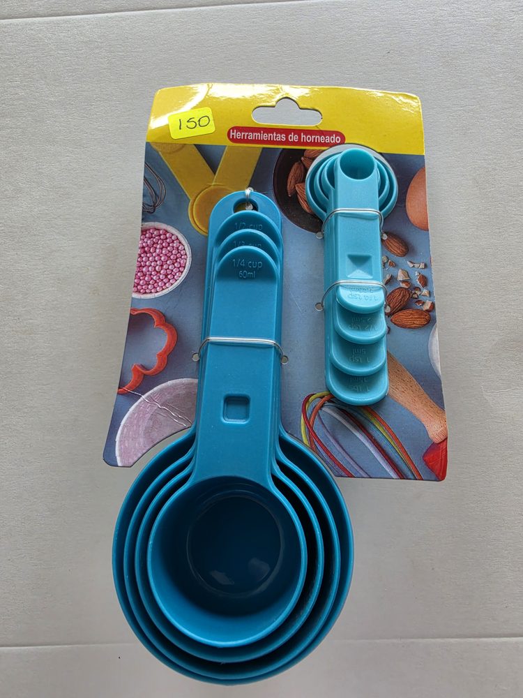 Juego de tazas y cucharas medidoras de plástico azul turquesa