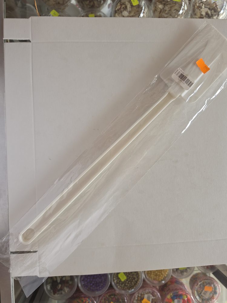 Espátula miserable de plástico blanco, paleta angosta y mango largo