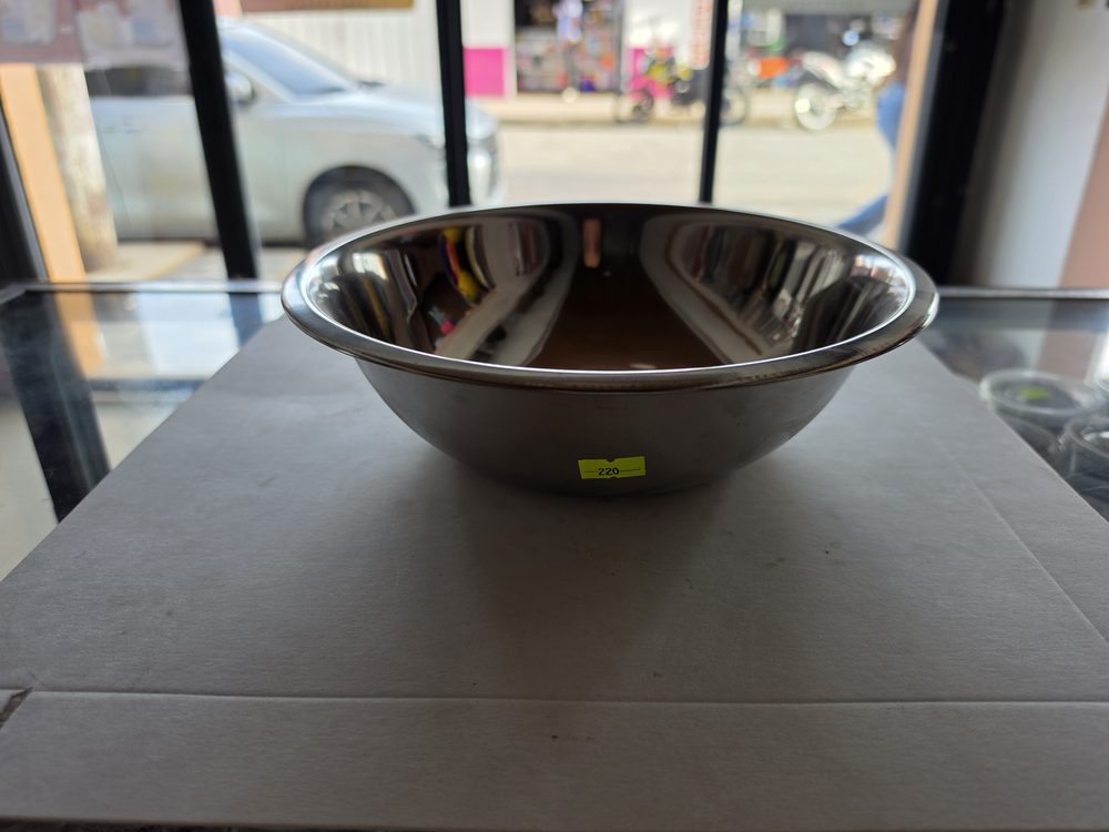 Tazon o bowl de acero inoxidable color plateado brillante