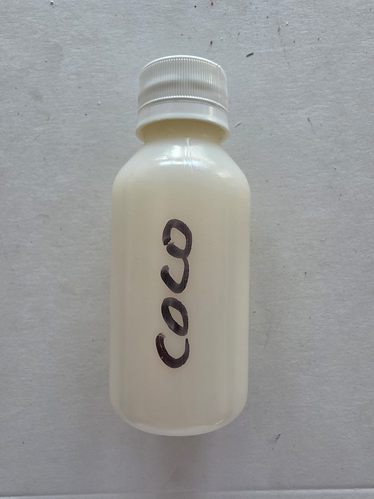 Esencia sabor coco, liquido blanco cremoso en frasco plástico