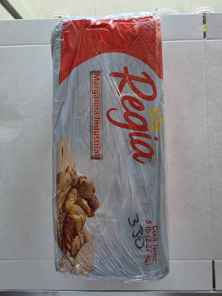 Bloque de margarina industrial Regia de 5 lb (2.27 kg), envoltorio