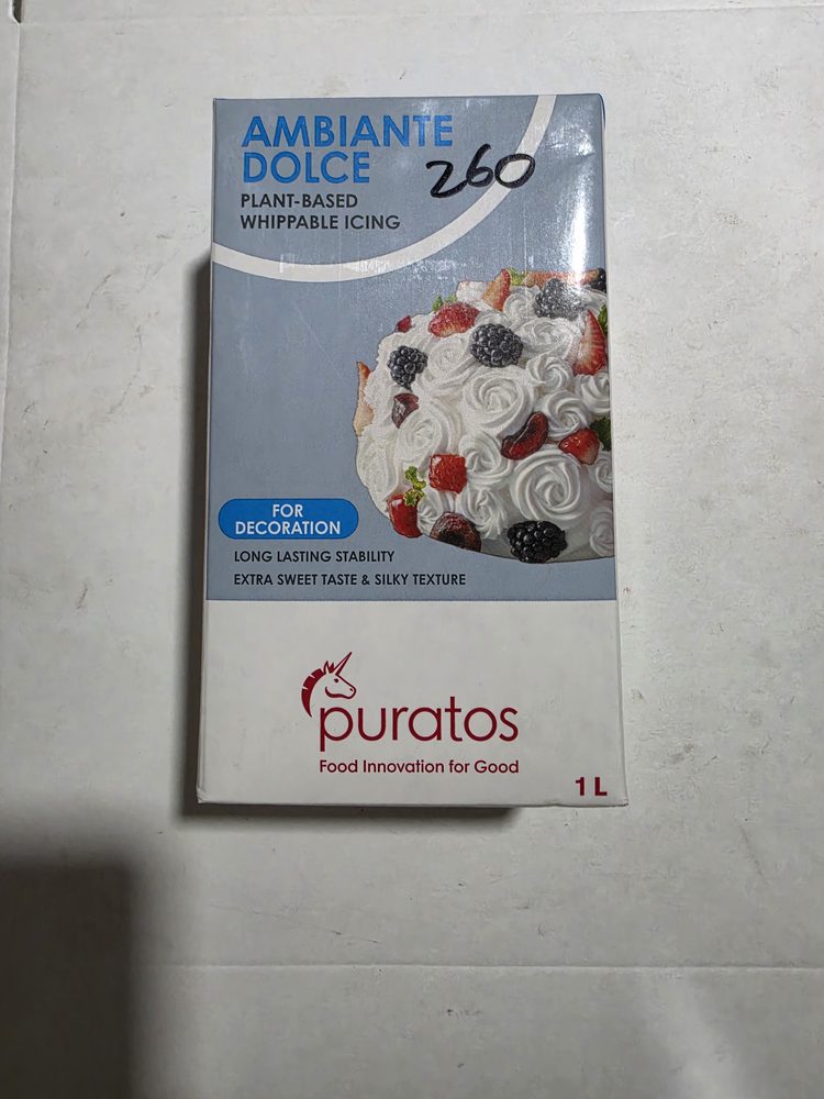 Caja azul y blanca de crema vegetal para batir y decorar Ambiante