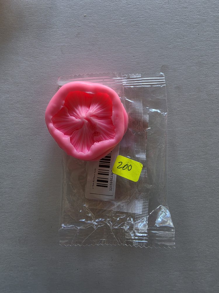 Molde de silicón rosado pequeño de una flor 3D de pétalos abiertos