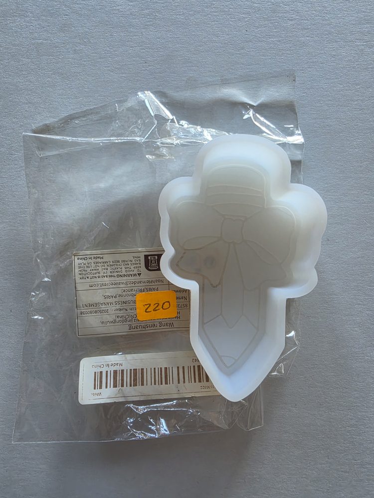 Molde de silicón blanco en forma de ramo de flores con moño grande