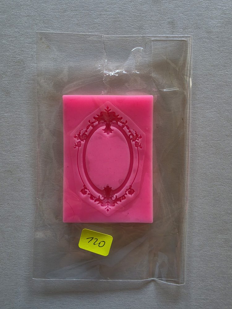 Molde de silicón rosado rectangular con marco ovalado ornamental