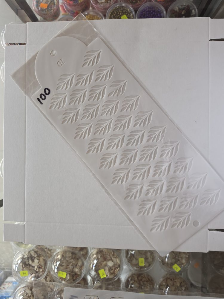Plantilla stencil rectangular de plástico blanco rigido con patrón